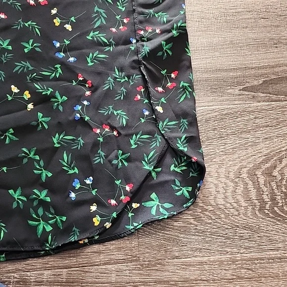 ⛅️ Banana Republic floral Blouse ⛅️ - Picture 3 of 5